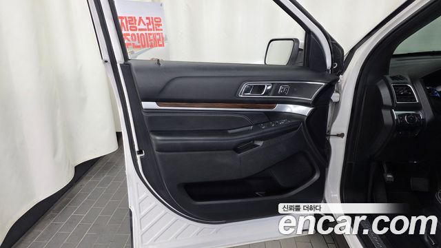 Ford Explorer 2.3 Limited 4WD 5th 2018 — фото 24
