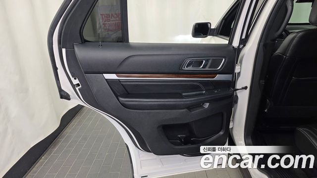 Ford Explorer 2.3 Limited 4WD 5th 2018 — фото 25