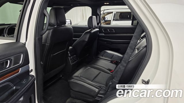 Ford Explorer 2.3 Limited 4WD 5th 2018 — фото 26