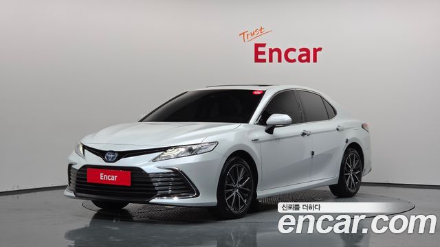 Toyota Camry (XV70) 2.5 XLE Hybrid 2024 — фото 1
