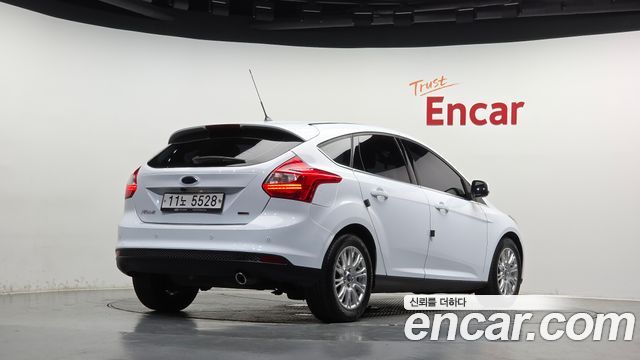 Ford Focus 2.0 Diesel Titanium Hatchback 3rd 2015 — фото 2