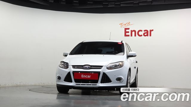 Ford Focus 2.0 Diesel Titanium Hatchback 3rd 2015 — фото 3