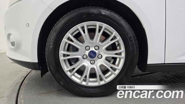 Ford Focus 2.0 Diesel Titanium Hatchback 3rd 2015 — фото 5