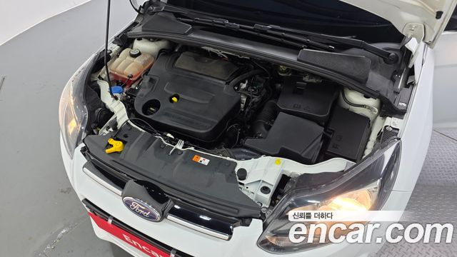 Ford Focus 2.0 Diesel Titanium Hatchback 3rd 2015 — фото 6