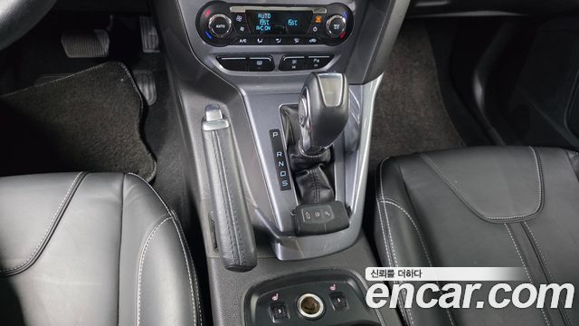 Ford Focus 2.0 Diesel Titanium Hatchback 3rd 2015 — фото 9