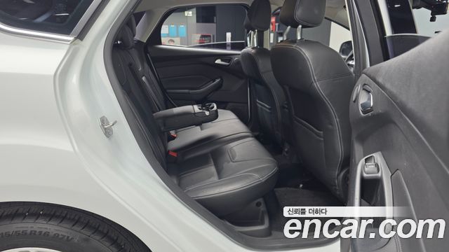 Ford Focus 2.0 Diesel Titanium Hatchback 3rd 2015 — фото 12