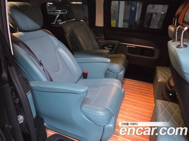 Mercedes-Benz V-Class V300 CDI W447 2022 — фото 10