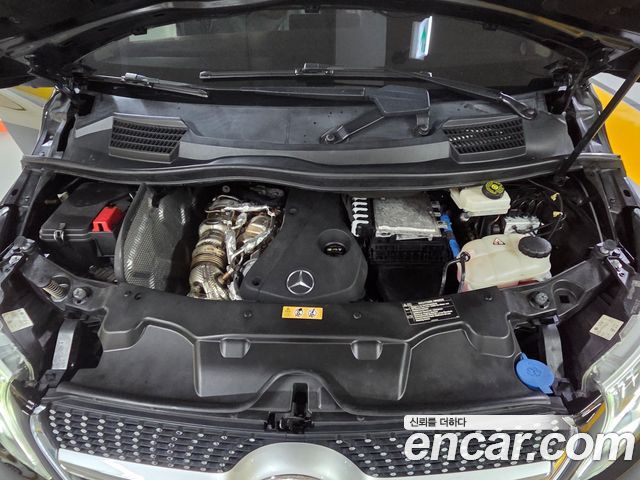 Mercedes-Benz V-Class V300 CDI W447 2022 — фото 24