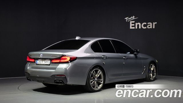 BMW 5 Series (G30) M550i xDrive 2023 — фото 2