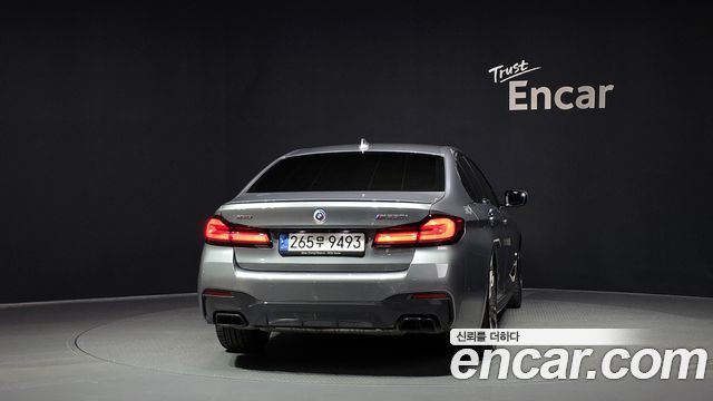 BMW 5 Series (G30) M550i xDrive 2023 — фото 4