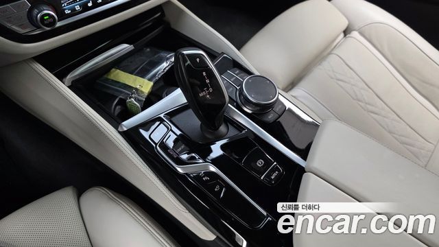 BMW 5 Series (G30) M550i xDrive 2023 — фото 9