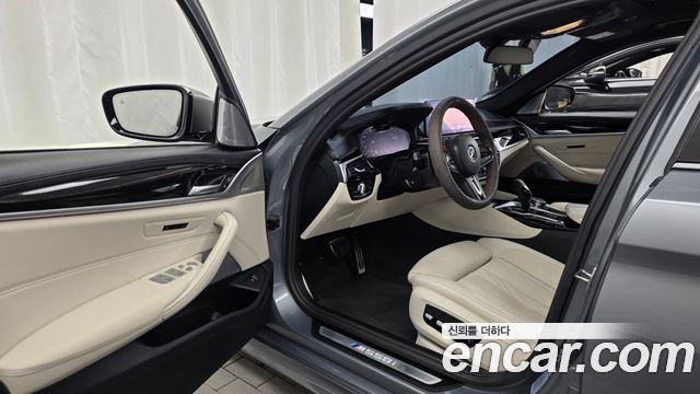 BMW 5 Series (G30) M550i xDrive 2023 — фото 10