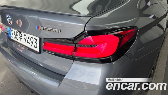 BMW 5 Series (G30) M550i xDrive 2023 — фото 23
