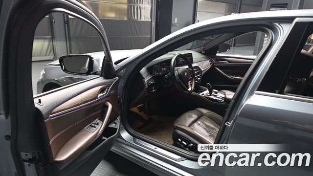 BMW 5 Series (G30) 520d xDrive M Sport Package Plus 2018 — фото 10