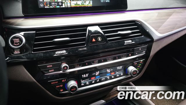 BMW 5 Series (G30) 520d xDrive M Sport Package Plus 2018 — фото 16