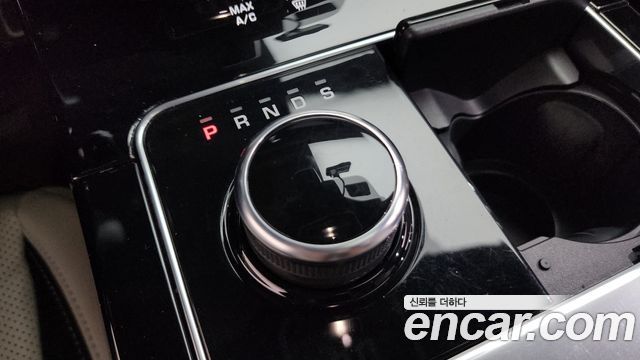 Land Rover Range Rover Velar 3.0 D300 R-Dynamic SE 2019 — фото 9