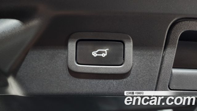 Land Rover Range Rover Velar 3.0 D300 R-Dynamic SE 2019 — фото 18
