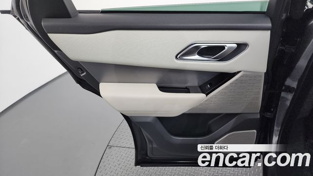 Land Rover Range Rover Velar 3.0 D300 R-Dynamic SE 2019 — фото 25