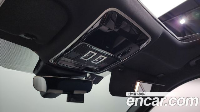 Land Rover Range Rover Velar 3.0 D300 R-Dynamic SE 2019 — фото 27