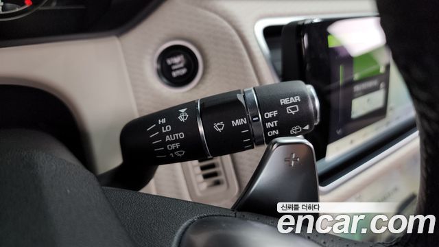 Land Rover Range Rover Velar 3.0 D300 R-Dynamic SE 2019 — фото 29