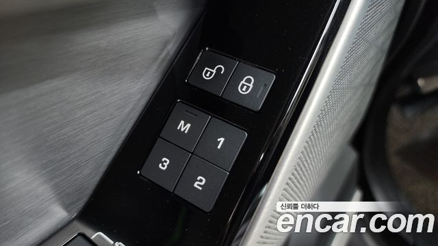 Land Rover Range Rover Velar 3.0 D300 R-Dynamic SE 2019 — фото 30