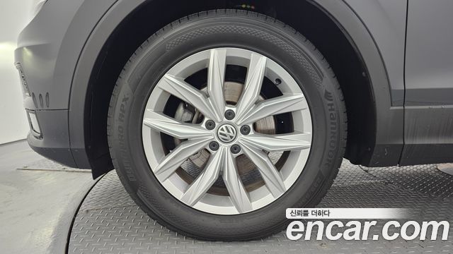Volkswagen Tiguan (II) 2.0 TDI Premium 2020 — фото 5