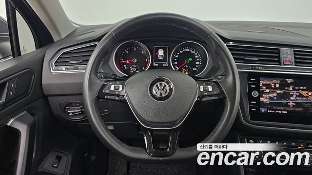 Volkswagen Tiguan (II) 2.0 TDI Premium 2020 — фото 14