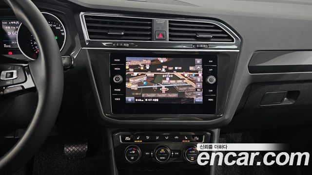 Volkswagen Tiguan (II) 2.0 TDI Premium 2020 — фото 15
