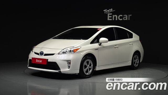 Toyota Prius 1.8 E 2015 — фото 1