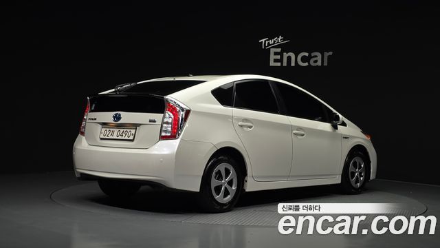 Toyota Prius 1.8 E 2015 — фото 2
