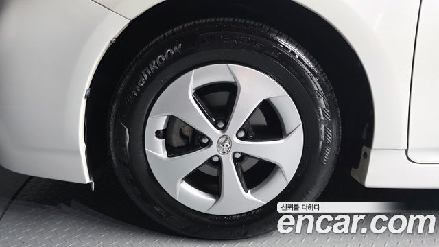 Toyota Prius 1.8 E 2015 — фото 5