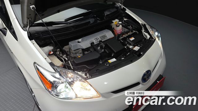 Toyota Prius 1.8 E 2015 — фото 6
