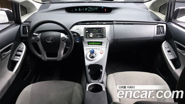 Toyota Prius 1.8 E 2015 — фото 7