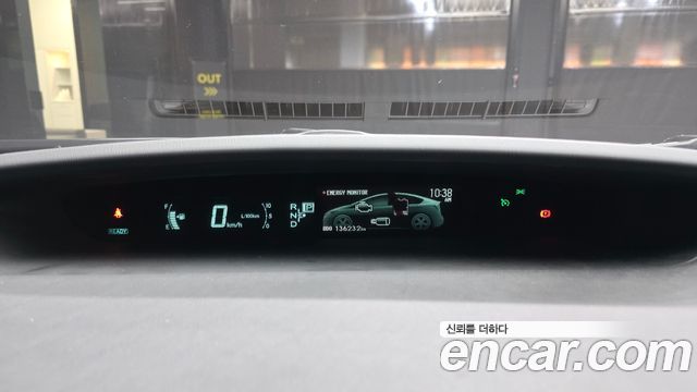 Toyota Prius 1.8 E 2015 — фото 8