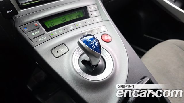 Toyota Prius 1.8 E 2015 — фото 9