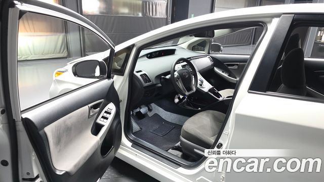 Toyota Prius 1.8 E 2015 — фото 10