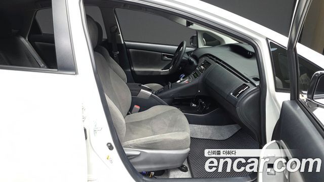 Toyota Prius 1.8 E 2015 — фото 11