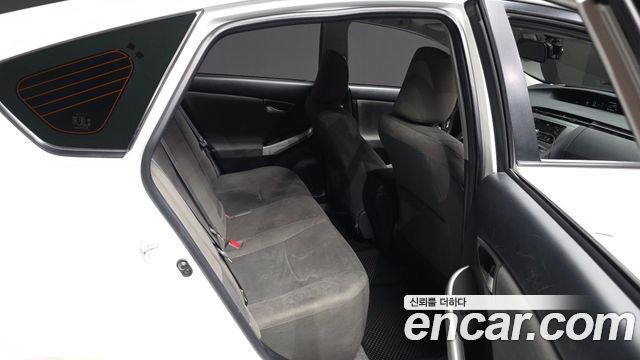 Toyota Prius 1.8 E 2015 — фото 12