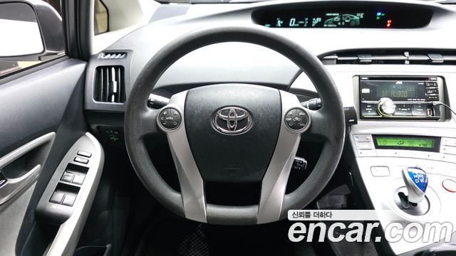 Toyota Prius 1.8 E 2015 — фото 13