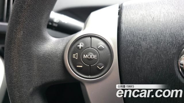 Toyota Prius 1.8 E 2015 — фото 17