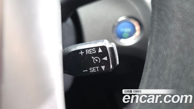 Toyota Prius 1.8 E 2015 — фото 19