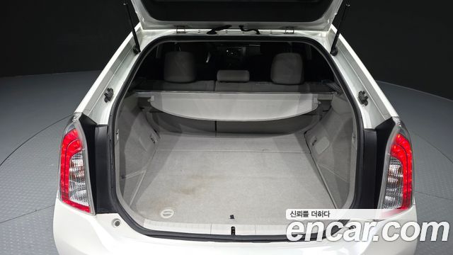 Toyota Prius 1.8 E 2015 — фото 20