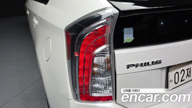 Toyota Prius 1.8 E 2015 — фото 23