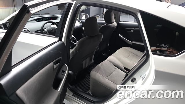 Toyota Prius 1.8 E 2015 — фото 26