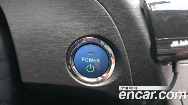 Toyota Prius 1.8 E 2015 — фото 30