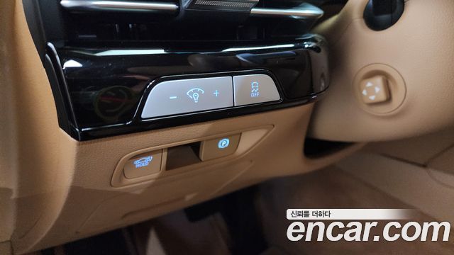 Genesis G80 (RG3) Gasoline 2.5 Turbo AWD 2025 — фото 28