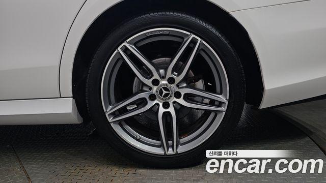 Mercedes-Benz E-Class (W213) E300 AMG Line 2019 — фото 21