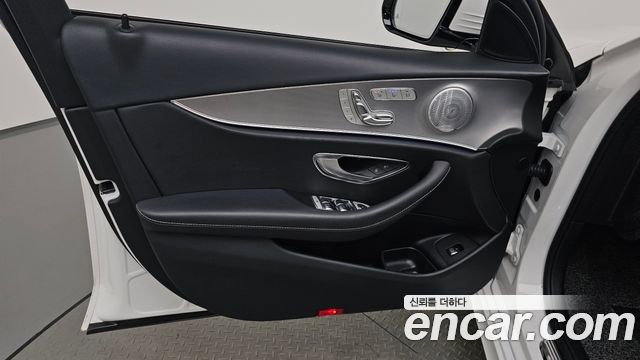 Mercedes-Benz E-Class (W213) E300 AMG Line 2019 — фото 24