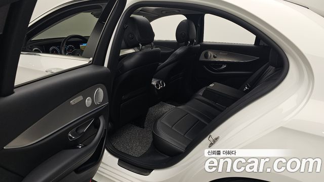 Mercedes-Benz E-Class (W213) E300 AMG Line 2019 — фото 26