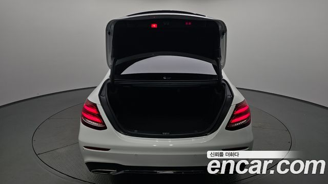 Mercedes-Benz E-Class (W213) E300 AMG Line 2019 — фото 36